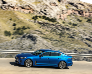 Kia Stinger blue dynamic  (27)